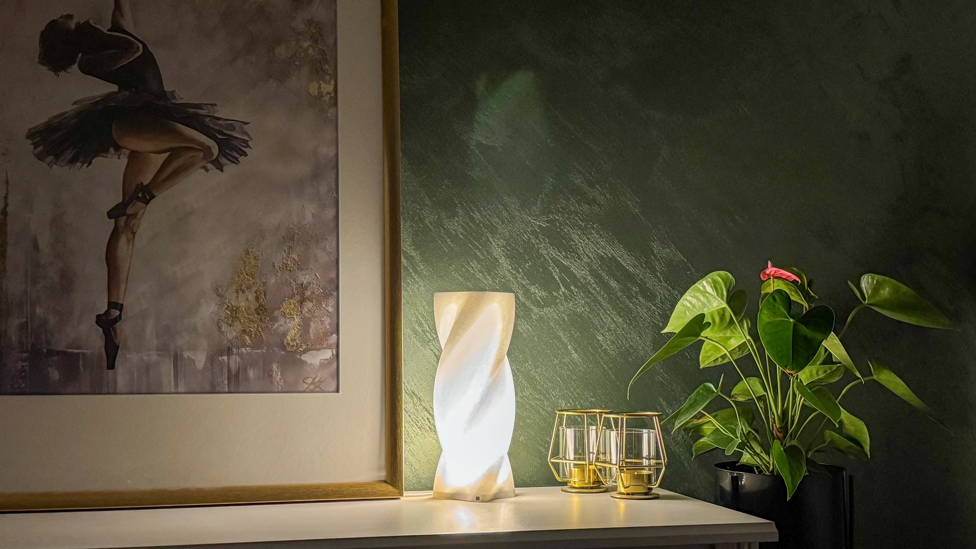 Design-Tischlampe „Twist“ – Eleganz in moderner Form